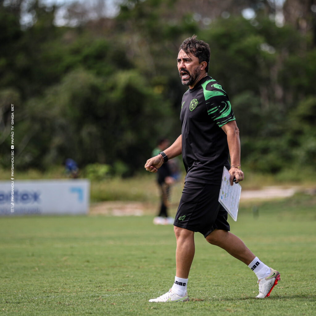 Luizinho Lopes não é mais técnico do Paysandu